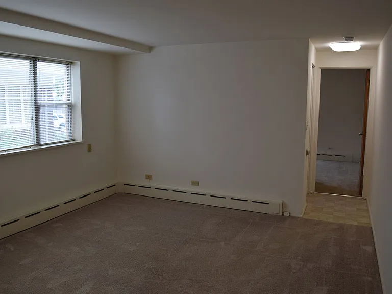 312 W Clark St — Photo 5