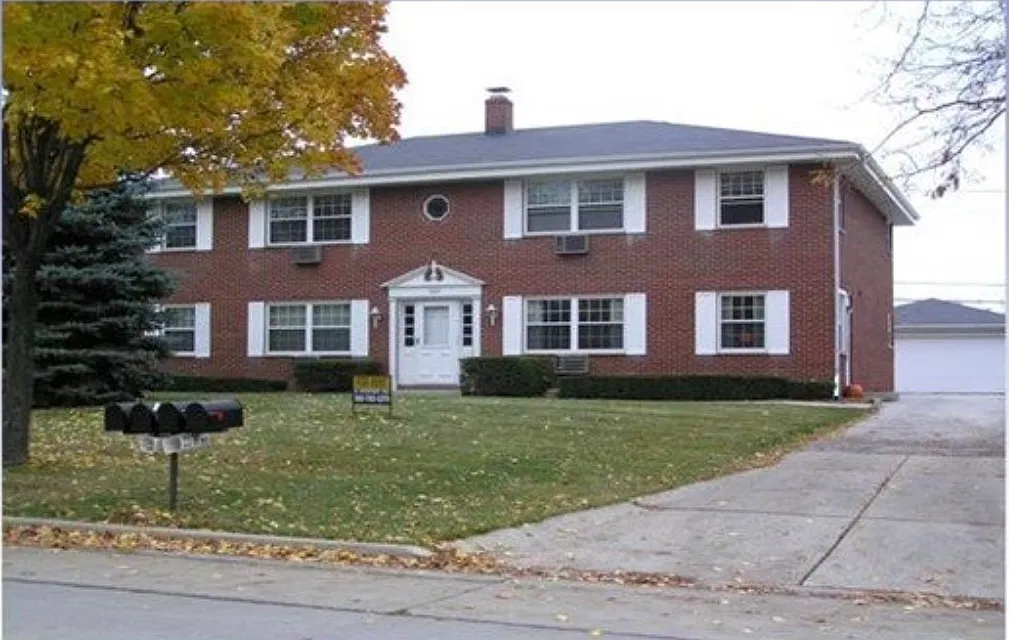 2 bed, 900 sqft, $1,350 — Photo 1