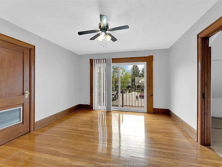 1451 Ouellette Ave #UPPER — Photo 13