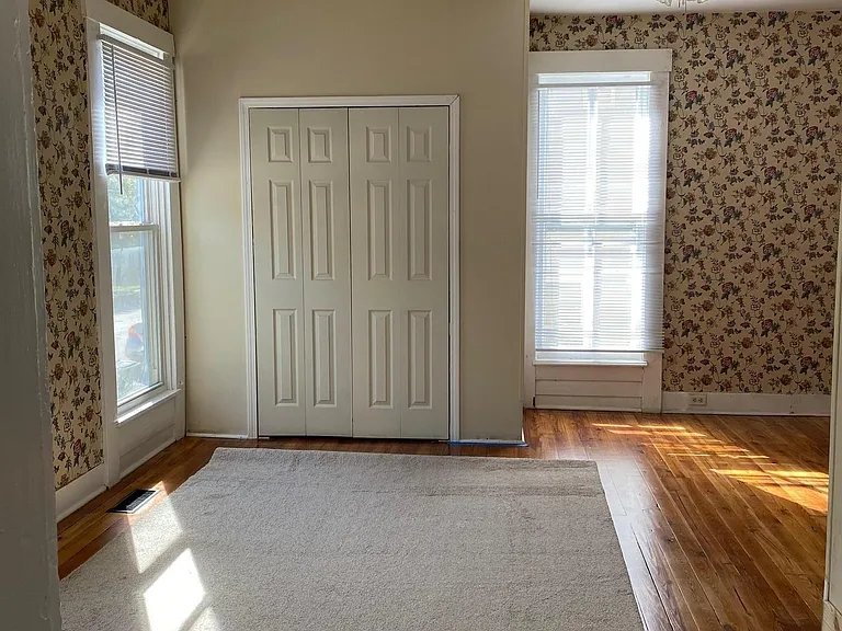 310 Steele St — Photo 5