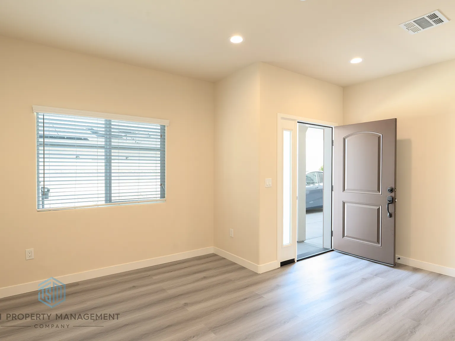 4 bed, 4.5 bath, 1612 sqft, $4,300 — Photo 3