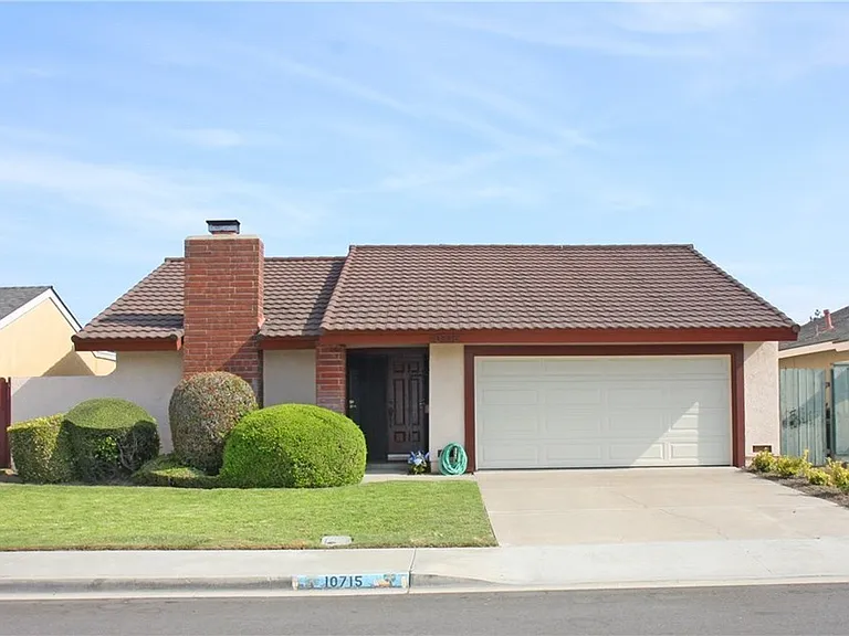 10715 El Silbido Ave — Photo 1