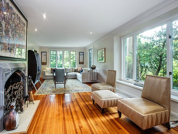 23 Washington Avenue R