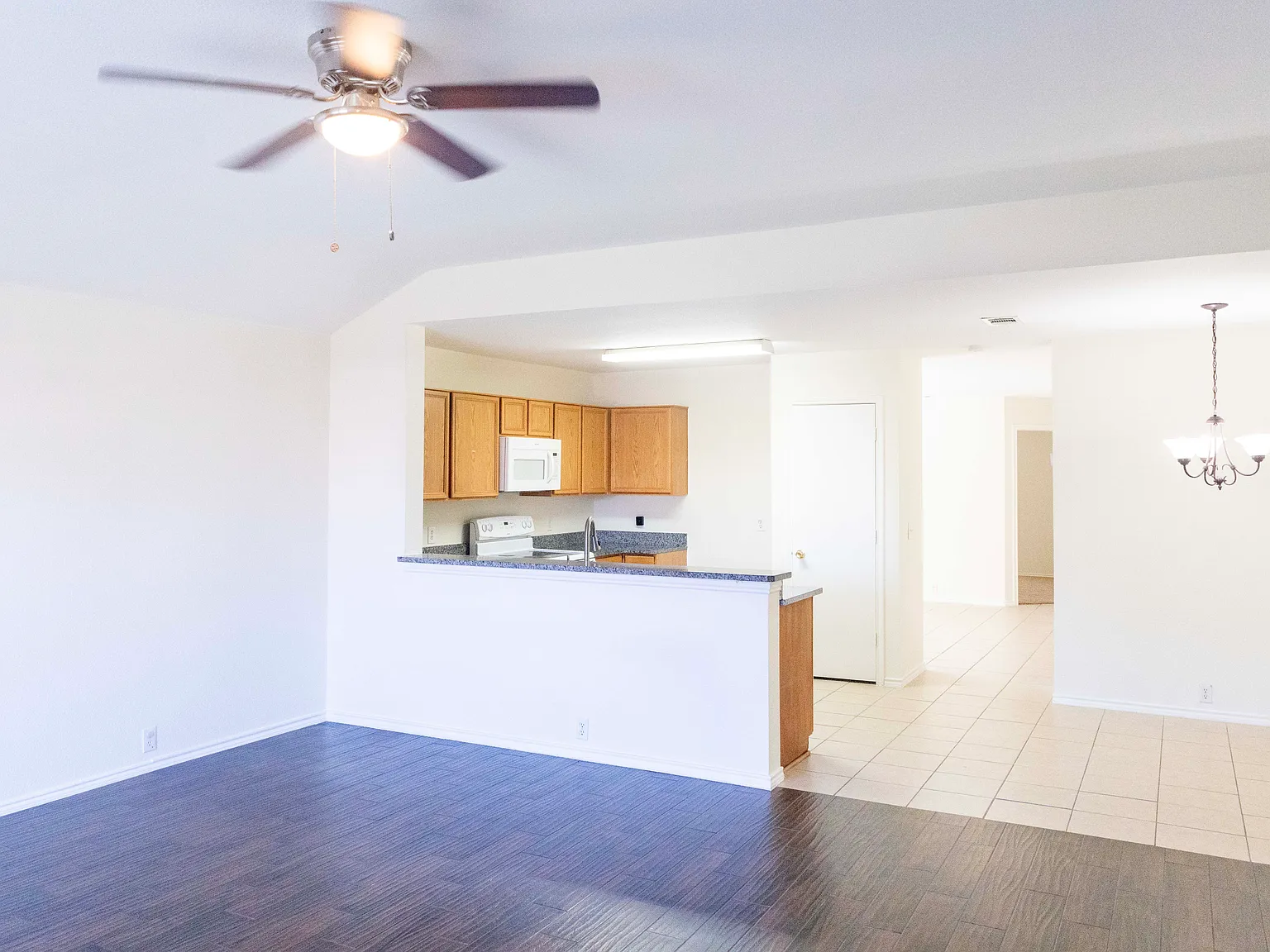 3 bed, 1957 sqft, $1,950 — Photo 2