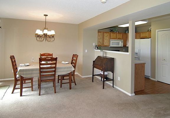 SPACIOUS DINING AREA