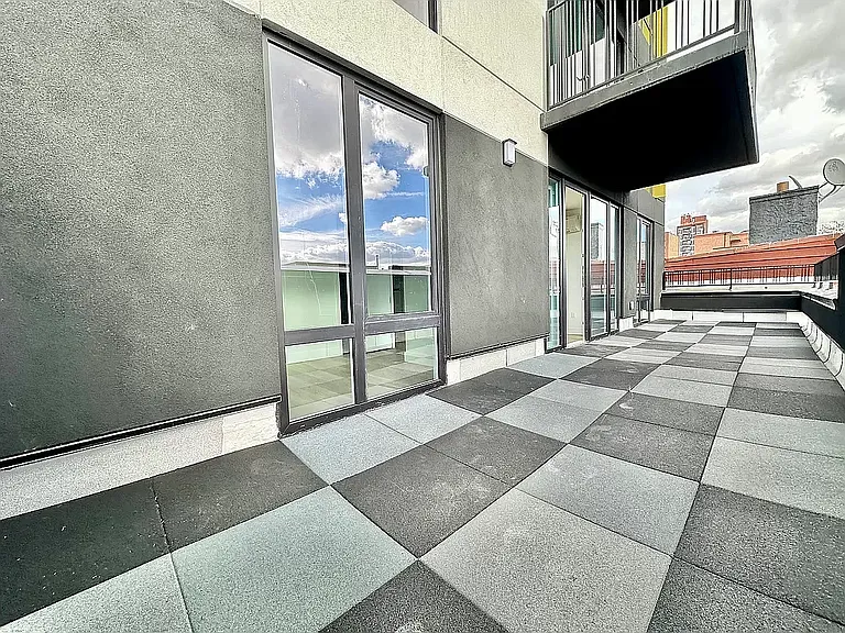 139 Frost St #4D — Photo 1