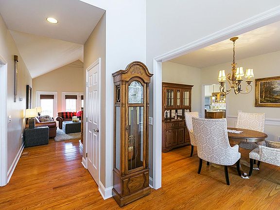 4th image of 107 Goebel Dr