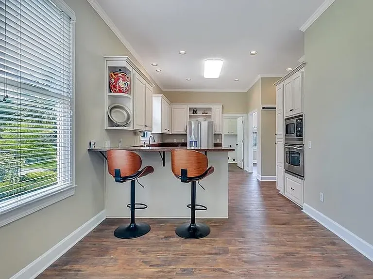 5021 Riverside Dr — Photo 10