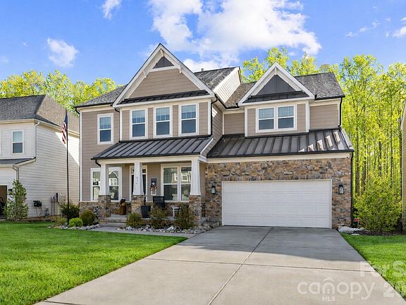 3rd image of 234 Boxelder Rd