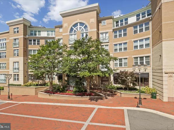 12000 Market St APT 488, Reston, VA 20190