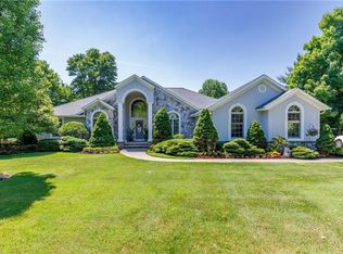 7909 Sunrise Ln, Russell Township, OH 44072
