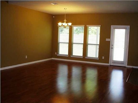 4th image of 1010 Bridgetowne Ln