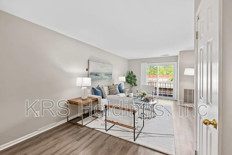 2 bed, 1.0 bath, 976 sqft, $2,695 — Photo 2