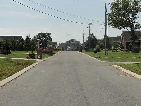 4th image of 202 Honeysuckle Ln