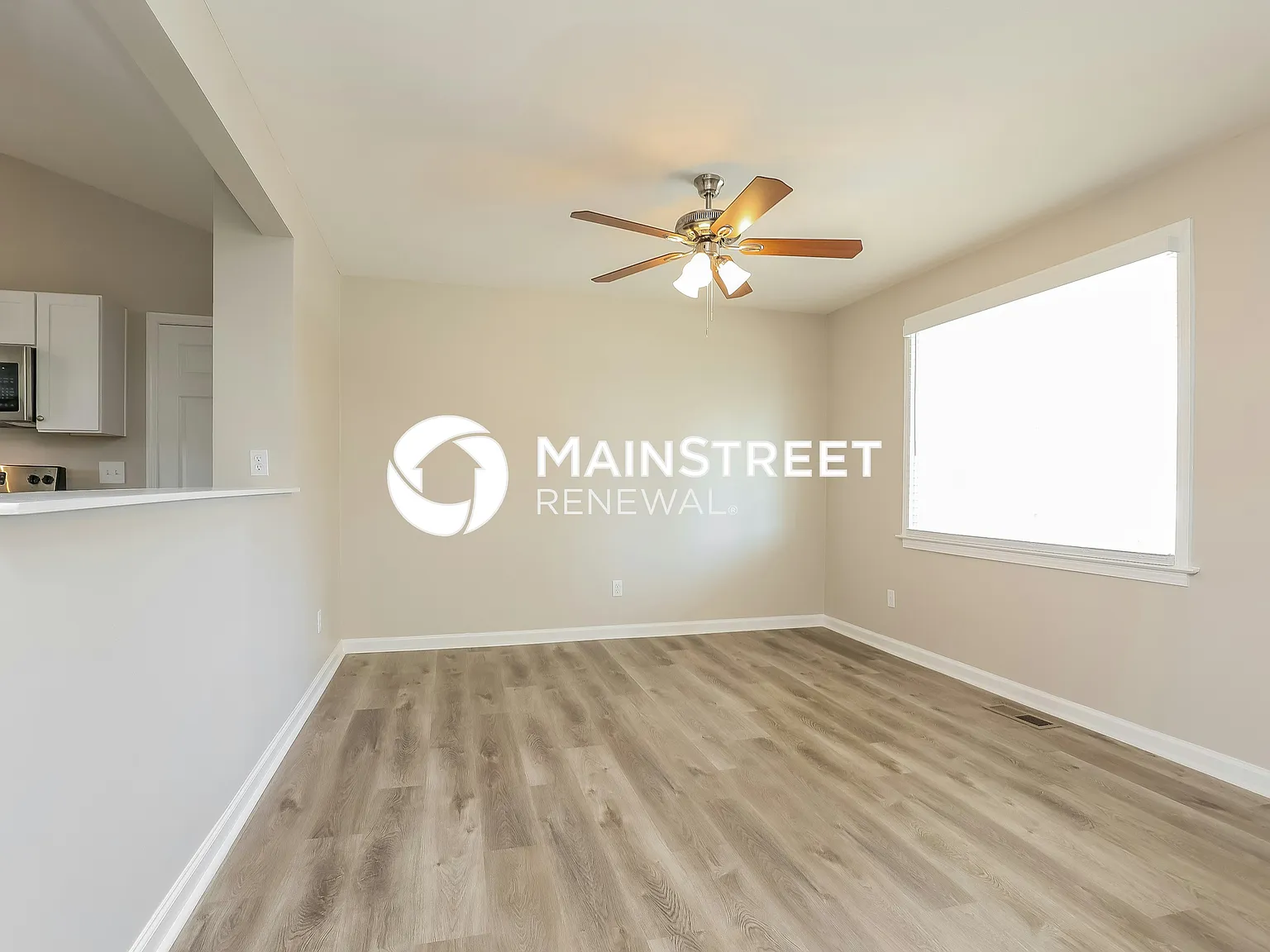 4872 Shasta Dr — Photo 3