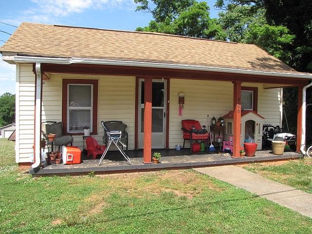 1st image of 506 3rd St