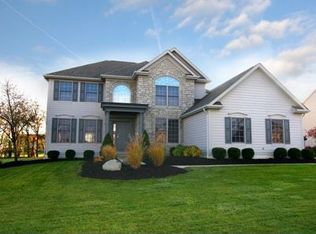 6037 Medallion Dr W, Westerville, OH 43082