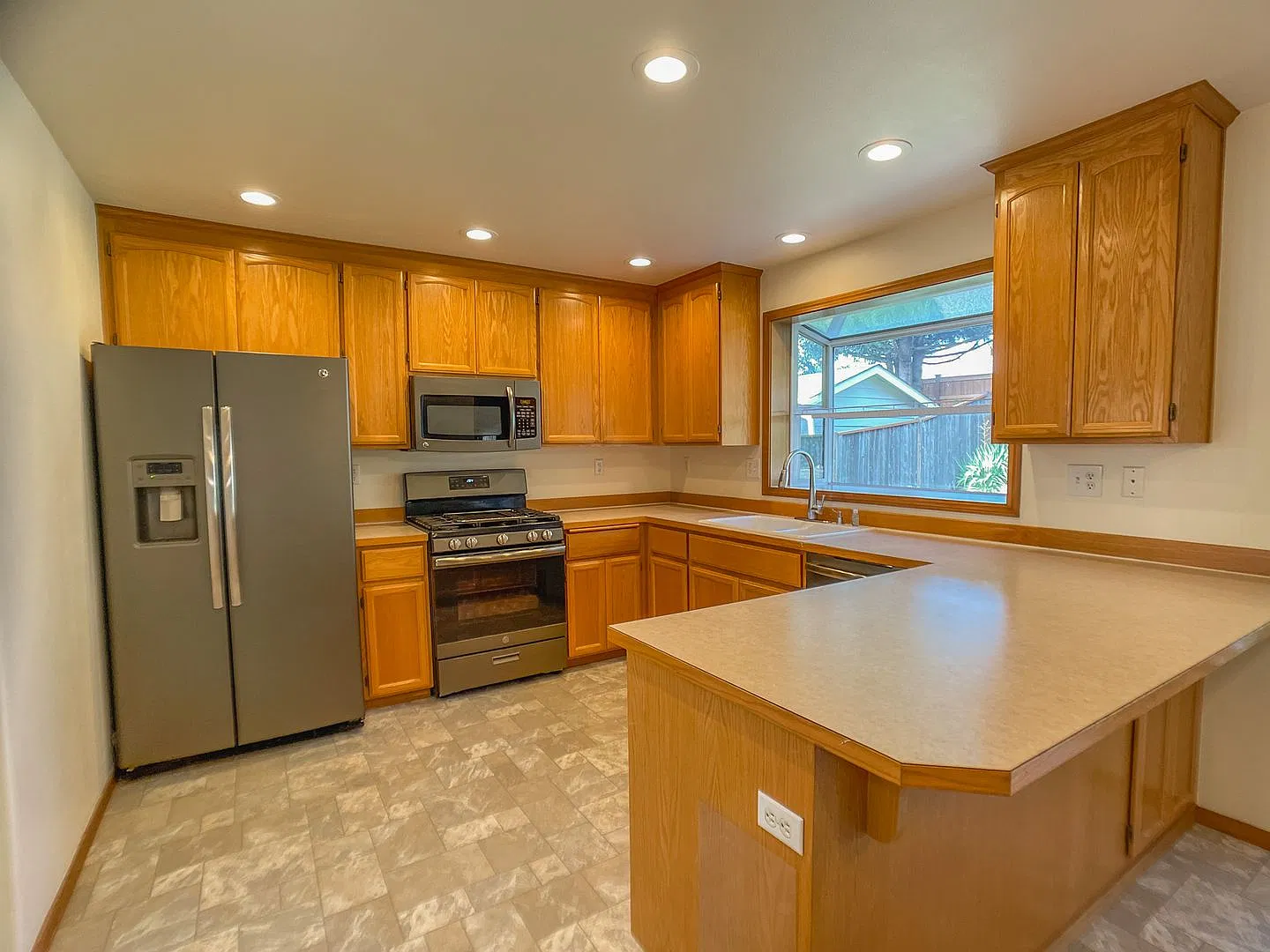 Beautiful 4-bedroom, 2.5-bathroom home located in the desirable Covington, WA — Photo 4