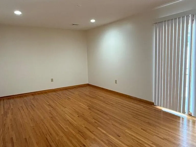 76 Van Buren St #2 — Photo 10