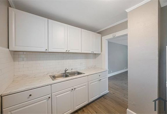 4th image of 3740 19th Ave S #2