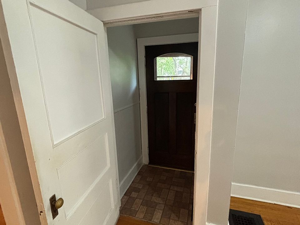 1st image of 179 Culver Rd #1