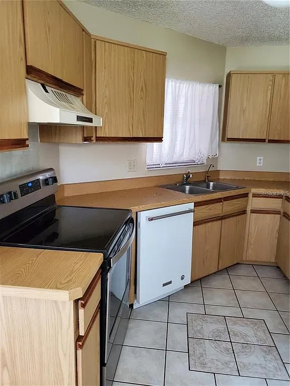 3 bed, 2.0 bath, 1129 sqft, $1,650 — Photo 2