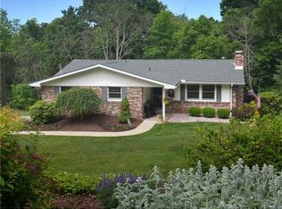 326 Carpenter Dr, Pittsburgh, PA 15239