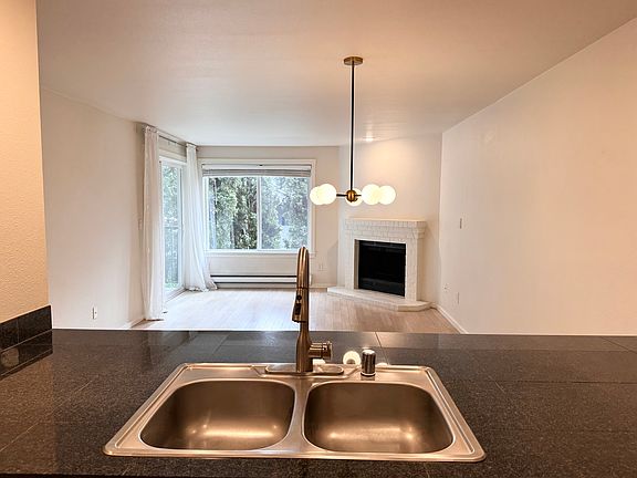 5th image of 11303 NE 128th St APT B103