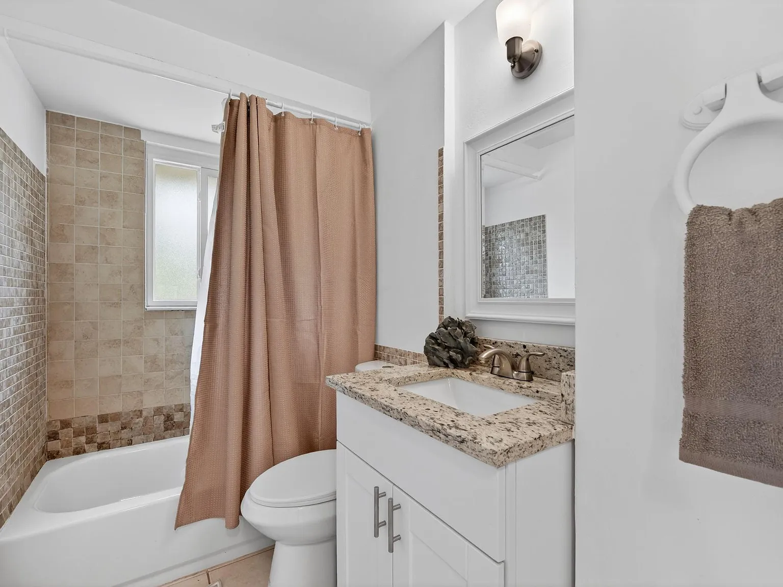 4 bed, 2.0 bath, 1102 sqft, $780 — Photo 3