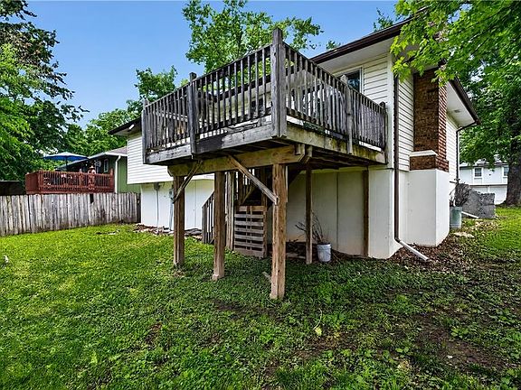 3rd image of 107 Brentwood Dr