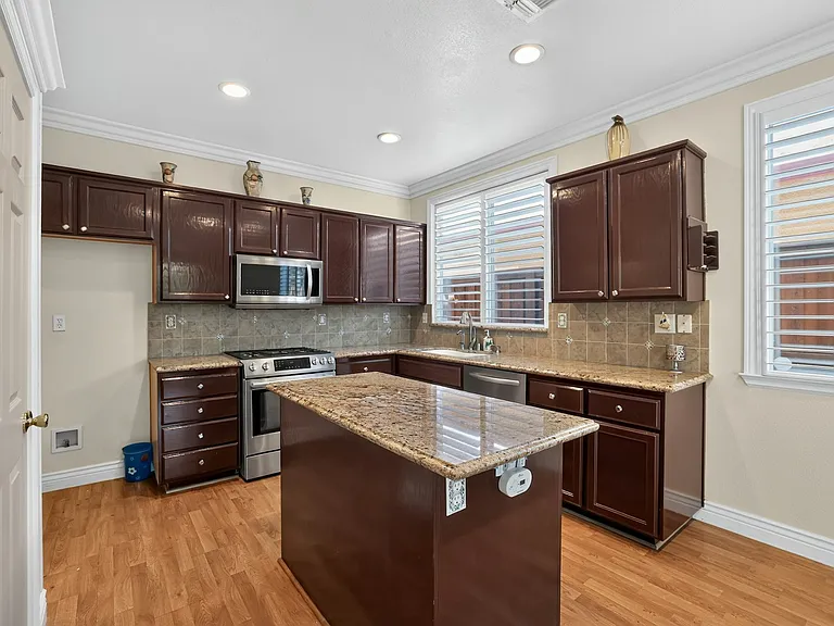 6816 Trailride Way — Photo 5