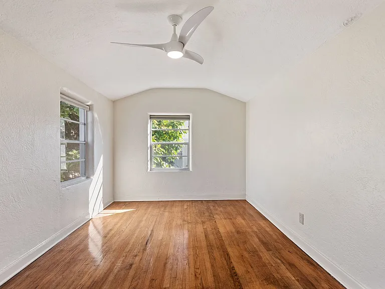 437 Richmond St — Photo 13