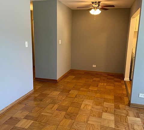 5th image of 1040 Chicago Ave APT 201