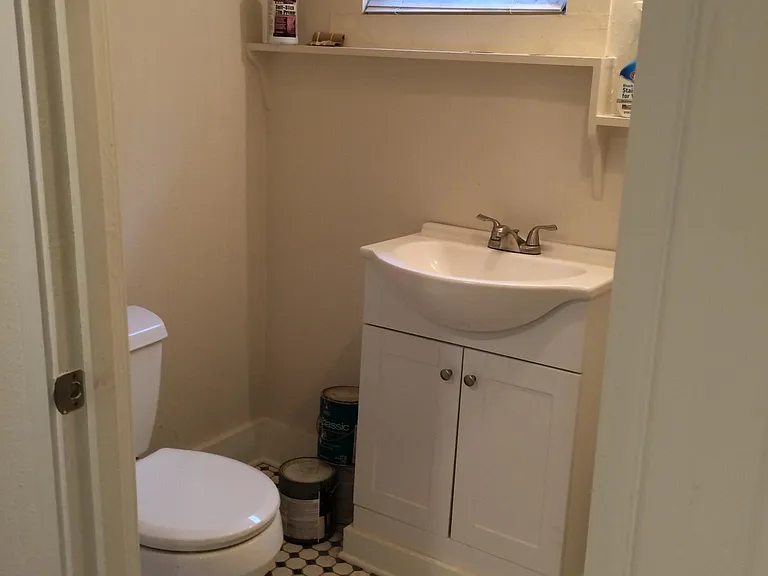 Bathroom with shower/tub combination