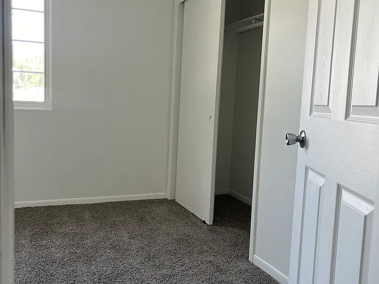 218 NW Chapel Dr #1 — Photo 5