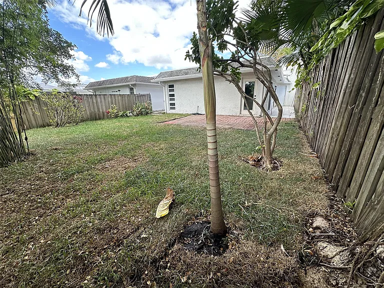 814 SW 12th Pl — Photo 25
