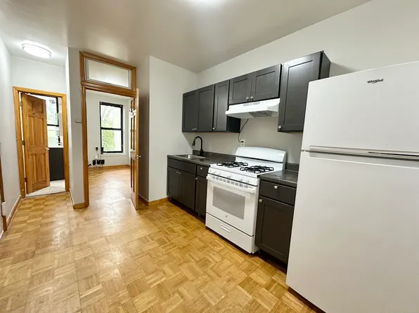 696 Sackett Street image 3 of 6