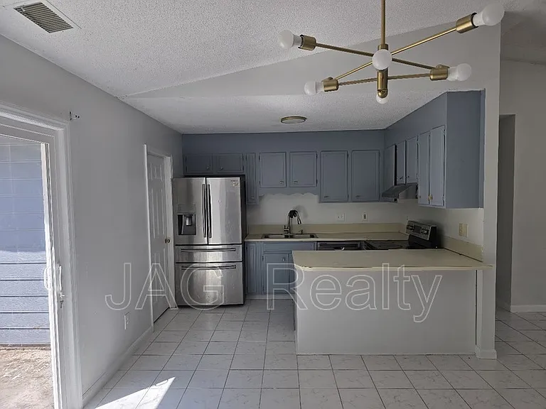 2601 Briar Trail Ct — Photo 3