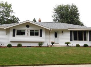 201 W Althea Dr, Grafton, WI 53024