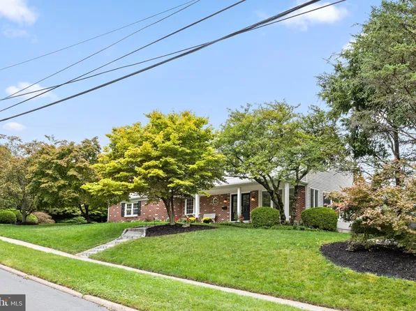 1303 Dundee Dr, Dresher, PA 19025