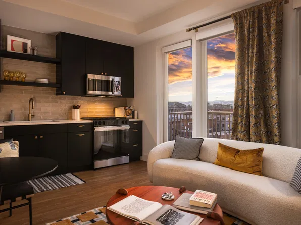 NOVEL Uptown by Crescent Communities