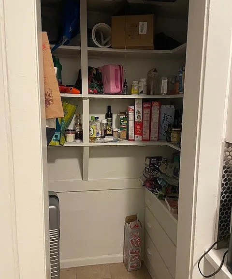 LARGE KITCHEN PANTRY
