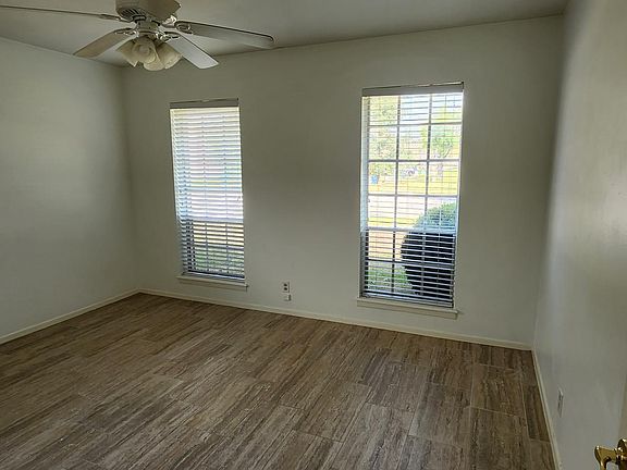 3rd image of 2205 Teakwood Dr #B