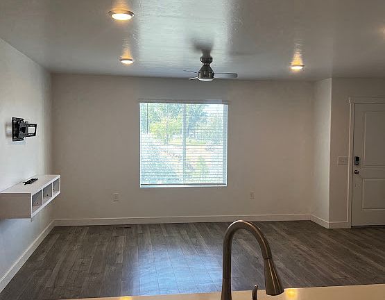 5th image of 562 E Hal St N #152
