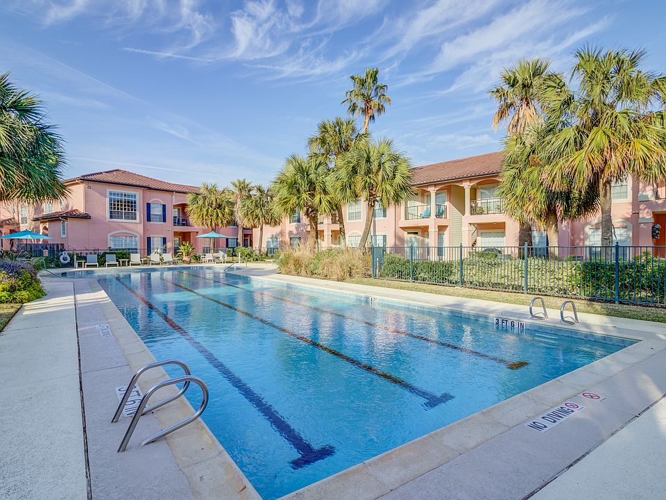 Olympic sized swimming pools | Las Palmas | Clear Lake, Texas