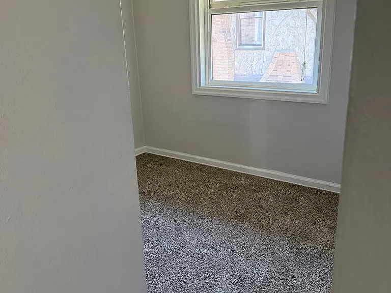 Evergreen Court Apartments — Photo 14