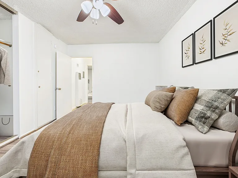 Buffalo Sherman Oaks Apartments — Photo 9