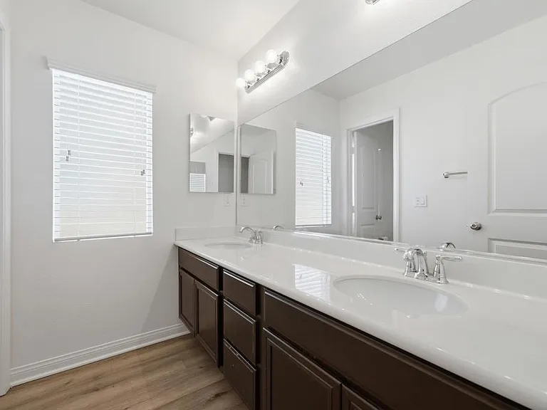 1418 Pershing Rd — Photo 14