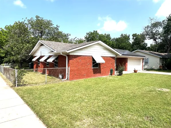 3701 Earle Dr, Haltom City, TX 76117