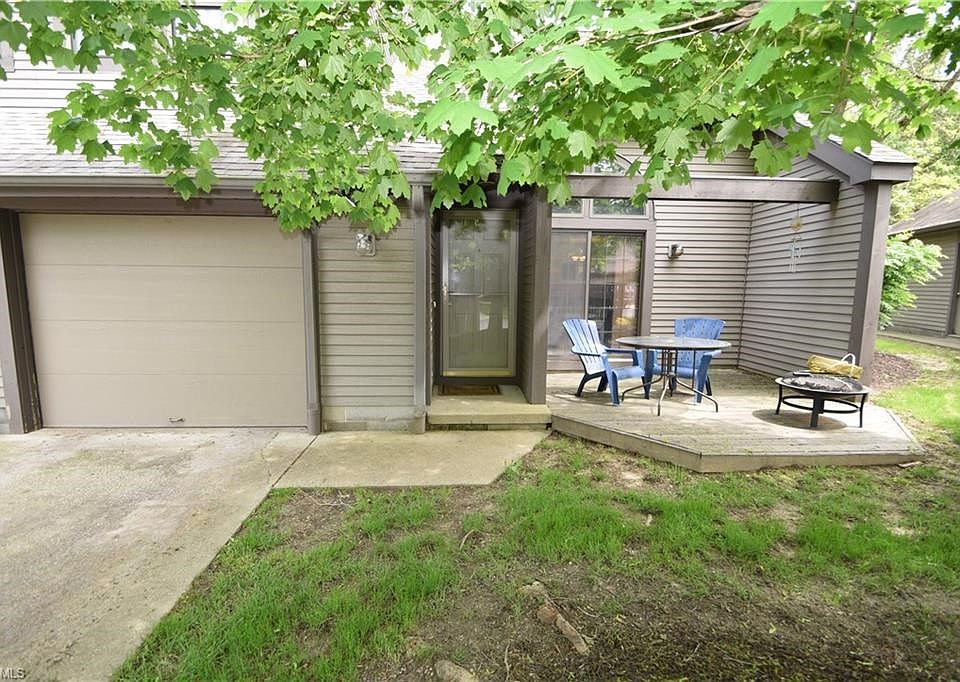 1st image of 4064 Saint Andrews Ct Unit 3